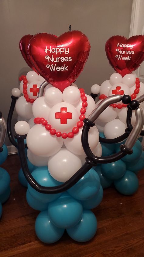 Nurse Table Decorations, Nurse Graduation Party Decorations Diy, Nurse Balloon Garland, Hospital Party Decoration, Nurse Celebration Ideas, Nursing Party Decorations, Nurse Graduation Backdrop, Nurses Week Celebration Ideas, Nurse Decorations Party