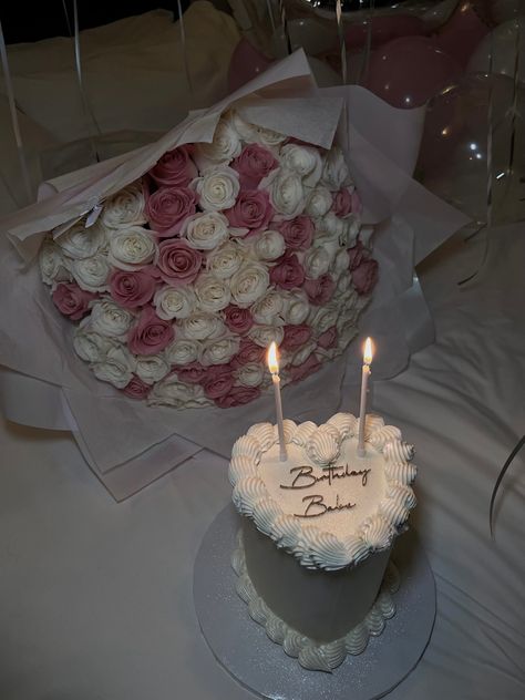 Pink And White Roses Bouquet, 27th Birthday Cake, 29th Birthday Cakes, White Roses Bouquet, 16 Outfits, 18th Birthday Party Themes, 20 Birthday Cake, Small Birthday Cakes, Vintage Birthday Cakes