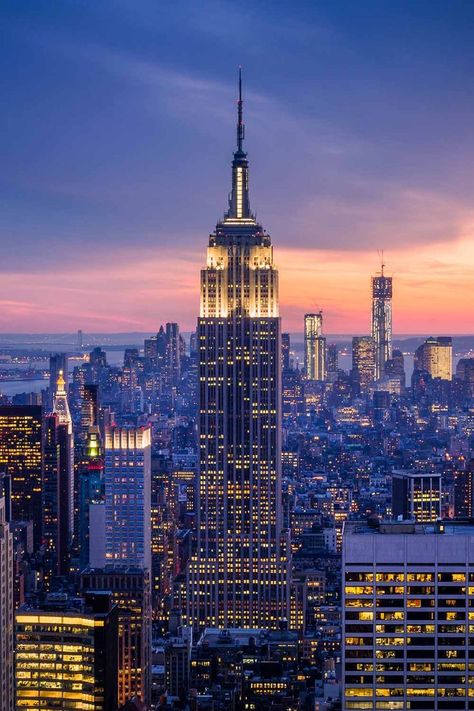 New York City Pictures, New York Wallpaper, Tower Light, Places In New York, New York Photography, New York Life, City Pictures, Tourist Trap, Instagrammable Places