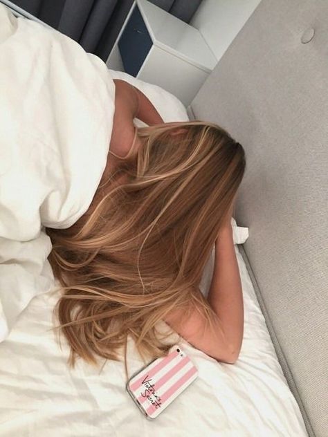 Caramel Blonde Hair, Rambut Brunette, Honey Brown Hair, Brown Hair Inspo, Golden Blonde Hair, Hair Color Caramel, Brunette Hair With Highlights, Dirty Blonde Hair, Honey Blonde Hair