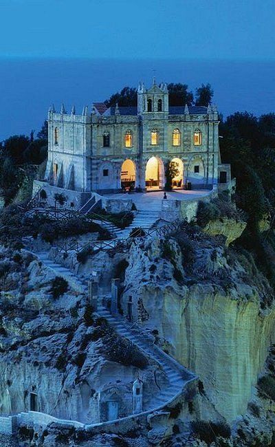 Tropea Calabria, Calabria Italy, Book Flights, Ocean Club, Bus Tickets, Holiday Packages, Voyage Europe, Calabria, Beautiful Buildings