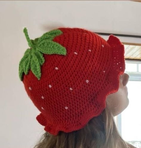 Straberry Hat, Cute Strawberry Accessories, Strawberry Knitted Hat, Crochet Bucket Hat Strawberry, Crochet Hat Strawberry, Crochet Strawberry Skirt, Strawberry Crochet Hat Pattern, Strawberry Hat Crochet Pattern Free, Crochet Tik Tak Toe