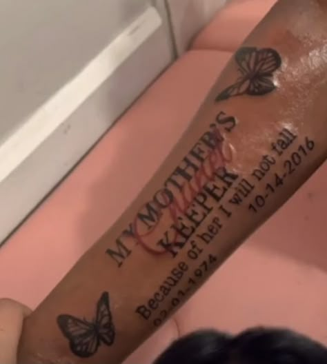 Dear Mama Tattoo, My Mothers Keeper Tattoo, Tattoo For Mom, Long Live Tattoo Black People, Long Live Tattoo, Hand Tattoos For Girls, Cute Hand Tattoos, Pretty Hand Tattoos, Neck Tattoos Women