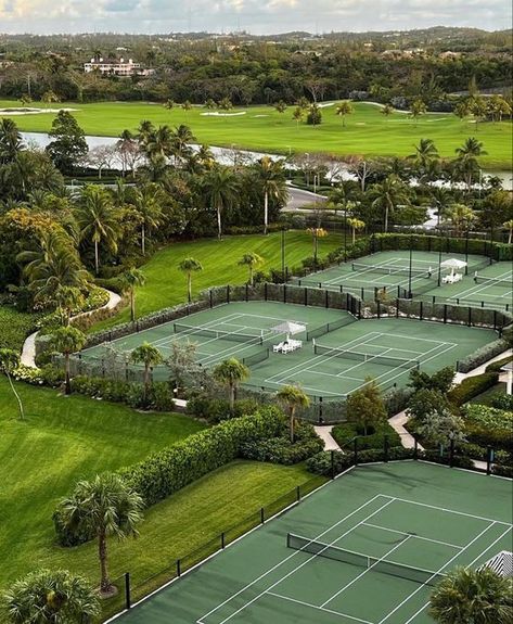 Paradise Tennis Courts Aesthetic, Tennis Club Design, Aesthetic Tennis Court, Tennis Court Aesthetic, Country Club Tennis, Tennis Court Design, Boat Outfit, Yacht Outfit, Old Money Aesthetics