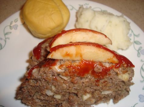 Apple Meatloaf, Soy Sauce Egg, Beef Meatloaf, Cheese Tomato, Tasty Meals, Diced Apples, Soft Tacos, Hamburger Recipes, Beef Wellington