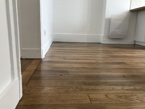 Les parquet ancien est toujours agréable après la rénovation pour votre appartement Faux Parquet, Habitat, Hardwood Floors, Flooring, Paris, Fashion Outfits