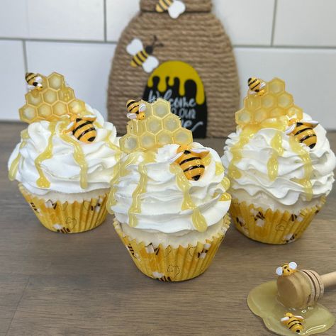 Honey Bees mean spring is springing! Listing is for ONE Fake Honey Bee Cupcake!  Add this super cute honey bee cupcake to your bee display!  This cupcake is made up of a yellow bee cupcake liner, with faux batter, faux white frosting, topped with a honeycomb and a little bee on top, a larger bee, and honey dripping all over the cupcake. Bumble Bee Cupcakes, Bee Tiered Tray Decor, Honey Cupcakes, Bee Tiered Tray, Bee Cupcakes, Honey Bee Baby Shower, Baby Shower Sweets, Bee Cakes, 귀여운 음식 그림