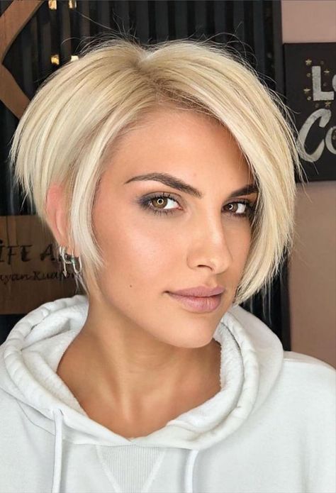 Haircut Ideas 2022, Sassy Pixie Haircut, Long Asymmetrical Haircut, Short Asymmetrical Haircut, Short Stacked Bob Haircuts, Asymmetrical Bob Haircuts, Asymmetrical Haircut, Hair Messy, Messy Pixie