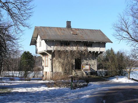 Traditional Finnish house, Seurasaari island, Helsinki | Flickr - Photo Sharing! Finnish Cabin, Finland House, Finnish House, Wattle And Daub, Interrior Design, Russian Architecture, Holland Netherlands, Nordic Scandinavian, Vernacular Architecture