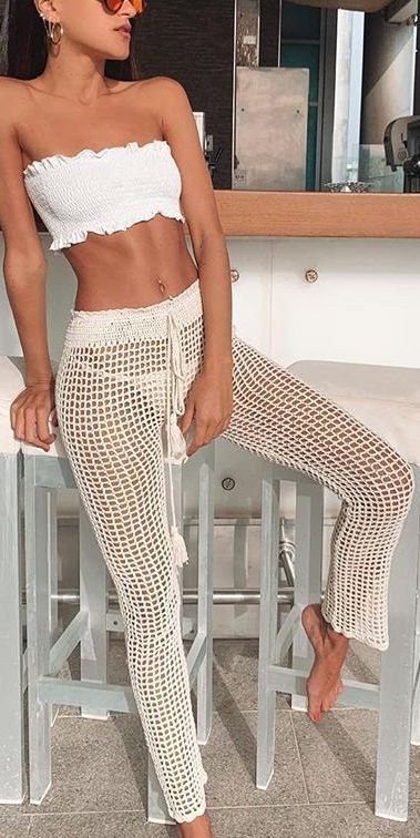 Crochet Beach Pants, Crochet Skirt Outfit, Fashion Inspo Spring, Crochet Flower Granny Square Pattern, Crochet Pants, Crochet Fashion Patterns, Street Style Trends, Crochet Skirt, Lovely Clothes