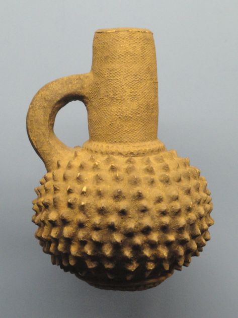 African Pottery: I love the spike-looking details on this piece African Tribe, African Pottery, African Pots, Coil Pottery, Coil Pots, Organic Ceramics, American Museum Of Natural History, Contemporary African Art, Afrikaanse Kunst