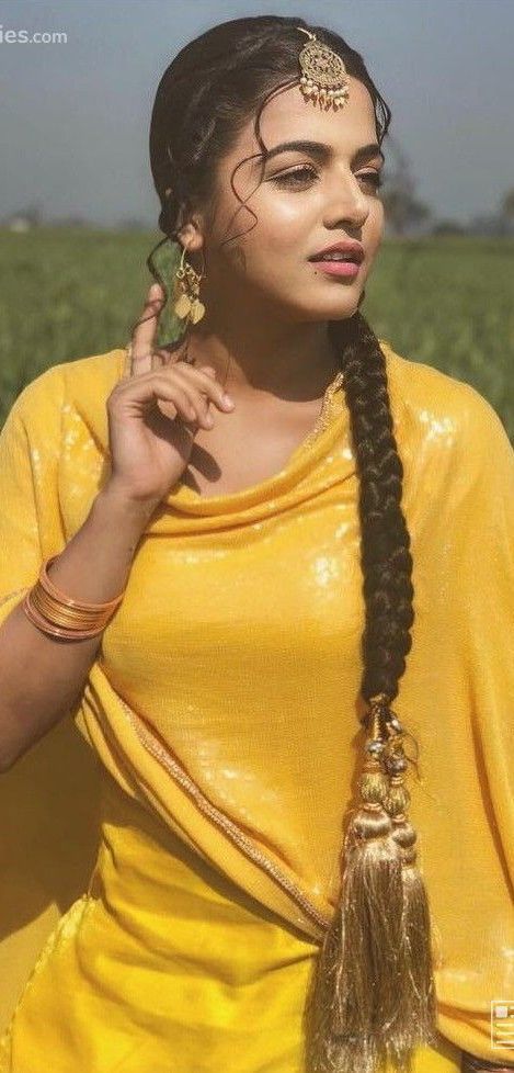 Punjabi Models, Wamiqa Gabbi, Punjabi Culture, Cutwork Blouse, Punjabi Salwar, Jeans Girl, Suit Salwar, Punjabi Outfits, Whatsapp Dp