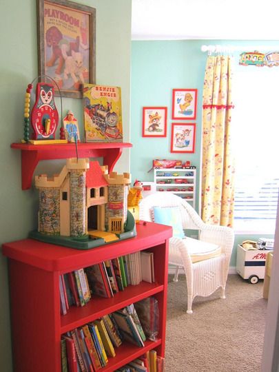 ninos Toy Storage Furniture, Vintage Playroom, Vintage Kids Room, Play Zone, Red Room, Play Areas, Playroom Ideas, School Room, Yellow Walls