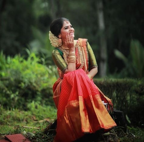 Tamil Bridal Poses, Sadi Pose, Bridal Shoot Poses, Bride In Saree, Bride Photo Ideas, Marriage Stills, Peacock Pictures, Bride Photos Poses, Indian Bridal Sarees