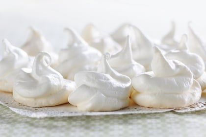 Meringue Cookie Recipe, Keju Cheddar, Meringue Recipe, Doner Kebab, Recipes With Marshmallows, Microwave Cooking, Meringue Cookies, Microwave Recipes, Kids Recipes