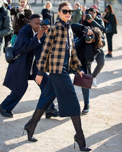 Asaf Liberfroind on Instagram: “Olivia Palermo | Paris Now on THESTREETVIBE.com  @oliviapalermo…” Olivia Palermo Style Winter, Palermo Outfit, Olivia Palermo Winter, Olivia Palermo Outfit, Estilo Olivia Palermo, Olivia Palermo Lookbook, Celebrity Style Icons, Olivia Palermo Style, Woman Walking