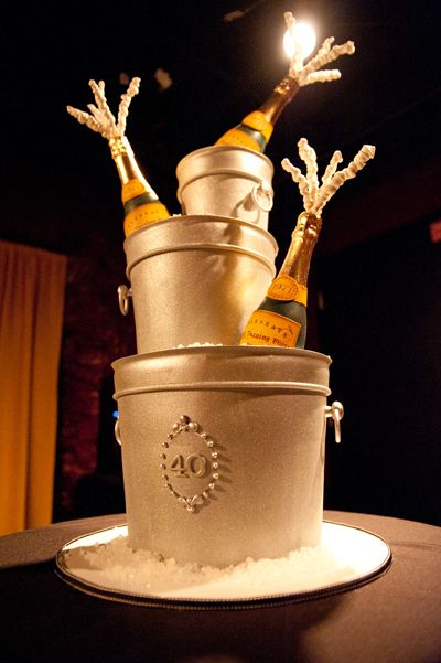 40th #Champagne Birthday Cake Veuve Clicquot Birthday Cake, Veuve Party, Champagne Birthday Cake, Champagne Cakes, Guy Cakes, Engagement Champagne, Champagne Birthday, 40th Cake, Champagne Cake