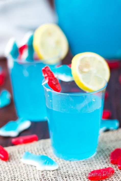 This Cool Blue Pool Punch is sure to be a hit at any party or gathering. With just 3 ingredients, this punch could be on your table in no time! Blue Punch Recipe, Hawaiian Drinks, Blue Punch, Blue Drink, Lemonade Punch, Big Wedding Cakes, Blue Drinks, Kid Drinks, Blue Pool