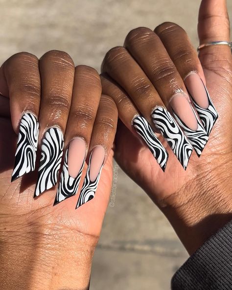 STILETTO IN A COFFIN 🔪 (@stilettoinacoffin) • Instagram photos and videos Lipstick Shaped Nails, Lipstick Nails Shape, Hands Pretty, Nail Suggestions, 3d Nails Art, Nail Model, Lipstick Nails, Shape Nails, Shaped Nails