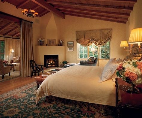 Candace Bergen, Hacienda Style Bedroom, Hacienda Bedroom, Spanish Style Bedroom, Spanish Bedroom, Spanish Style Home Interior, Spanish Style Decor, Spanish Style Architecture, Spanish Home Decor