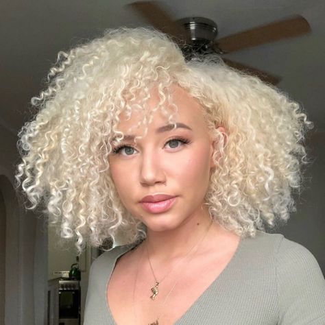 @pk.grant using @monatofficial products! #curlynatural #curlynaturals . . . . . #curlynaturalhair #curlygirlmethod #curlybeauties… Platinum Afro, White Curly Hair, Blond Wigs, Light Ash Blonde Hair, Blonde Afro, Blonde Natural Hair, Blonde Hair Inspo, Dyed Curly Hair, Honey Caramel