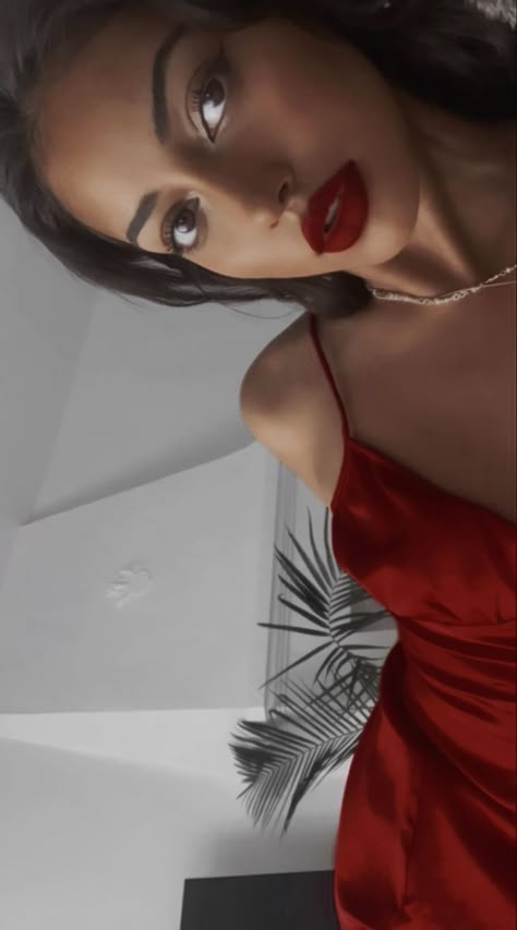 red lip model aesthetic dark inspo rich cindy kimberly Twisted Emotions Cora Reilly, Red Lips Outfit, Kiara Falcone, Twisted Emotions, Lip Model, Ball Makeup, Red Lips Makeup Look, Dark Red Lips, Dark Red Dresses