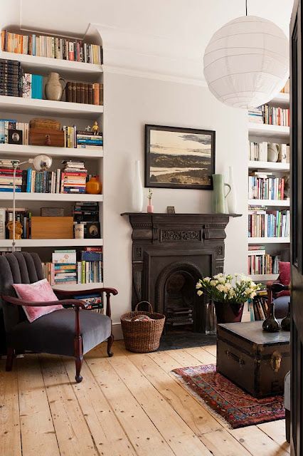 wow I love this. Take in the detail. You can make this in your home and make it look like a magazine Salon Interior Design, Home Libraries, Chic Living, Design Del Prodotto, Boho Interior, A Living Room, Home Library, Front Room, Living Room Inspiration