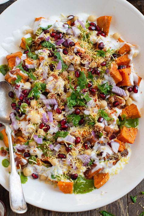 Chickpeas Sweet Potato, Chaat Salad, Indian Sweet Potato Recipe, Healthy Chaat Recipes, Indian Potato Salad, Sweet Potato Chaat, Sweet Potato Recipes Indian, Indian Healthy Lunch Ideas, Indian Vegetarian Snacks Recipes