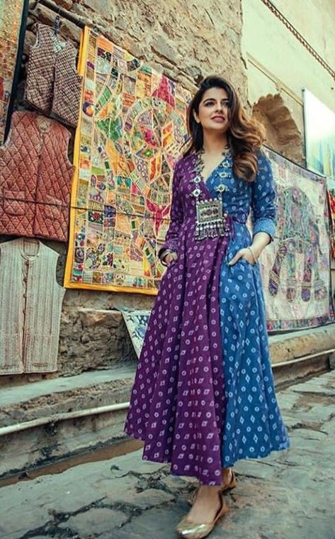 Jaipur Outfits Ideas, Natasha Luthra, Jaipur Outfits, Bandhani Dress Pattern, Stylish Kurtis Design, Bandhani Dress, Designer Kurti Patterns, Simple Kurti Designs, Long Kurti Designs