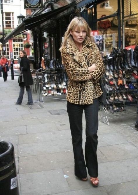 Supermodel Street Style, Kate Moss Outfit, Kate Moss Street Style, Leopard Print Outfits, I'm With The Band, Coat Outfits, Pantalon Large, Mode Inspo, Outfit Inspo Fall