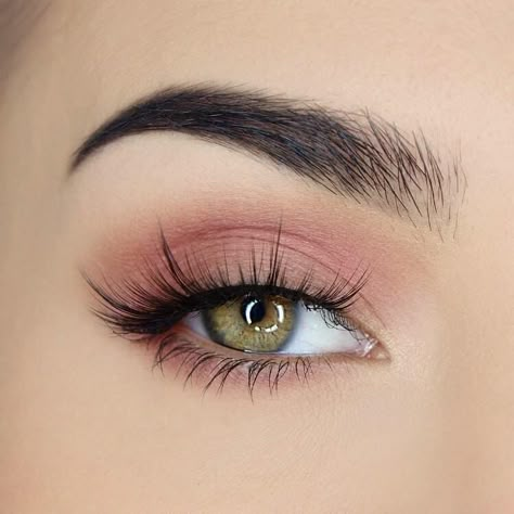 Teknik Makeup, Light Eye Makeup, Makeover Makeup, Make Up Designs, Gene False, Pink Eye Makeup, Makeup Bridal, Pink Eye, Smink Inspiration