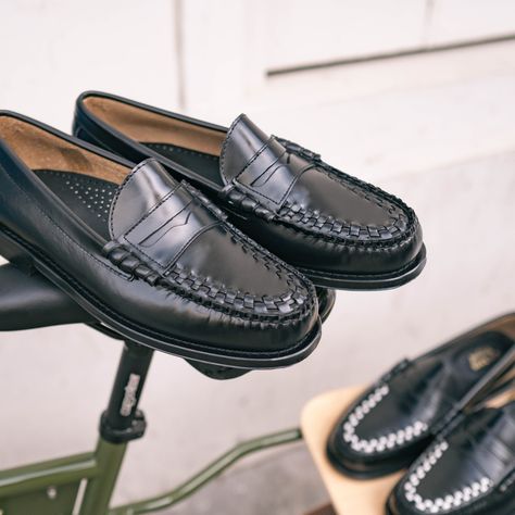 Ready for a ride with @ghbass 🚲 . Weejun weave black Weejun weave black & white . . @royalcheese_shoes #royalcheese #royalcheeseparis #paris #instagram #shopping #men #shoes #royalcheeseshoes #ghbass #moccasins Instagram Shopping, Moccasins, Black White, Paris, Black And White, White, Black, Instagram