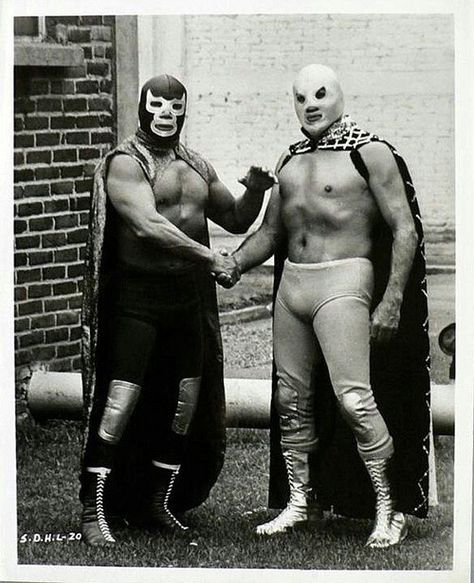 El Santo y Blue Demon Uk University, Mexican Wrestler, Mexican Mask, Mexican Traditions, Blue Demon, Avatar Picture, Professional Wrestler, Professional Wrestling, Pro Wrestling