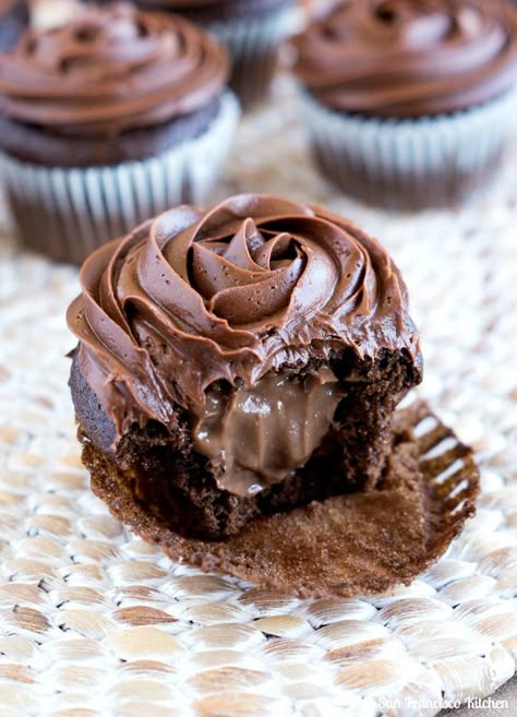 Cupcakes With Pudding, Chocolate Pudding Cupcakes, Pudding Filled Cupcakes, Cake Mix Cupcakes, Chocolate Cupcakes Filled, Pudding Cupcakes, Cupcakes With Chocolate, Cupcake Recipes Chocolate, Filled Cupcakes