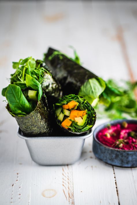 These raw nori wraps are as fresh as they look and they are so simple.  The beet dipping sauce look so stunning, with a taste to match. Seaweed Wraps, Nori Recipe, Benefits Of Seaweed, Raw Food Snacks, Nori Wraps, Beet Dip, Sushi Ideas, Nori Wrap, Nutritarian Diet