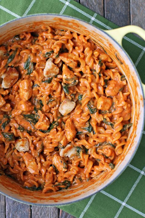 Pasta With Chicken And Spinach, Tomato Pasta With Chicken, Purple Recipes, Buffalo Chicken Pasta Salad, Emily Bites, Garlic Chicken Pasta, Creamy Tomato Pasta, Enchilada Pasta, Pasta With Chicken