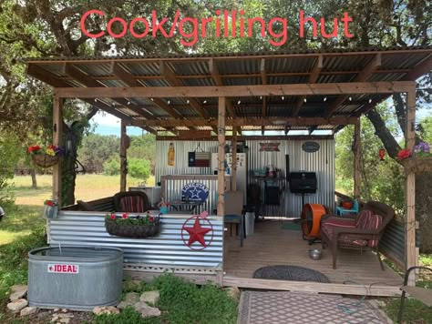 Cook Shack, Bbq Shed, Diy Outdoor Bar, Outdoor Kitchen Plans, Outdoor Bbq Kitchen, Backyard Pavilion, Backyard Bar, Backyard Kitchen, Backyard Sheds