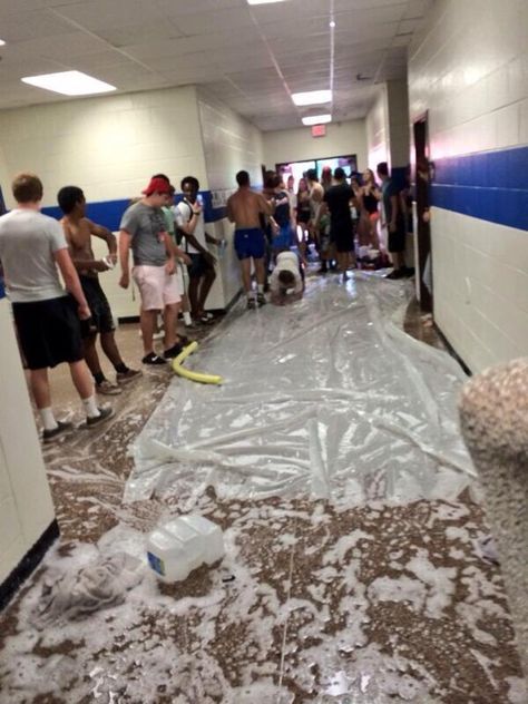 senior prank day: make a water slide in the halls Funny Senior Pranks, Senior Prank Ideas, Senior Year Pranks, Best Senior Pranks, High School Pranks, Prank Ideas, School Pranks, Senior Year Things, Senior Year Fun