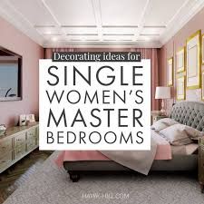 Bedroom Decorating ideas for Single Women's Master Bedrooms | Hawk Hill Waffle Video, Classy Bedroom Ideas For Women, Adult Women Bedroom Ideas Decor, Woman's Bedroom, Bedroom Decor For Women, Feminine Bedroom, Classy Bedroom, Above Bed Decor, Adult Bedroom