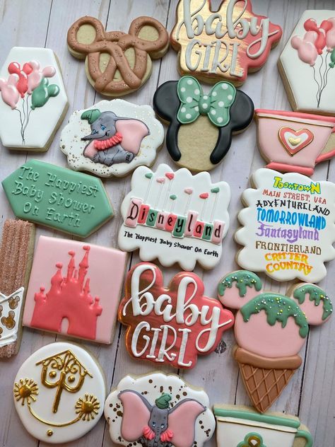 Disneyland Cookies Decorated, Disney Cookies Decorated, Disneyland Baby Shower Ideas, Disneyland Cookies, Disney World Birthday, Disneyland Birthday, Disney Princess Babies, Disney Cookies, Disney Birthday Party