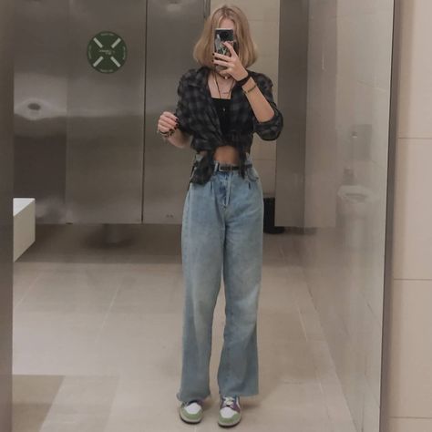 Bisexual Summer Outfits, Bisexual Clothes Style, Gay Fall Outfits, Lesbian Style Aesthetic, Bi Outfits Aesthetic, Bi Girl Aesthetic Outfit, Bisexual Outfits Aesthetic, Lesbian Clothing Style, Bi Aesthetic Outfits