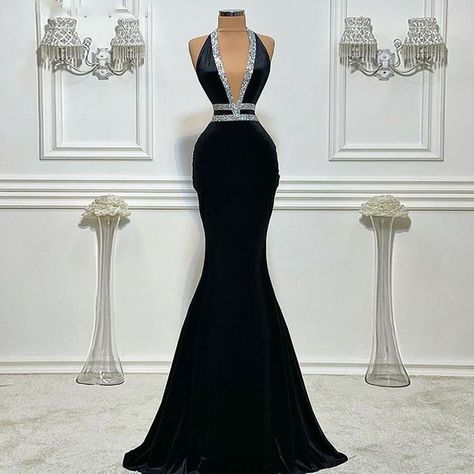 Glamorous Dresses Elegant Evening, Black Award Show Dresses, Outfits For Award Shows, Elegant Dresses Gala, Elegant Prom Dresses Black, Black Luxury Dress, Chanel Black Dress, Black Gala Dress, Award Show Dresses