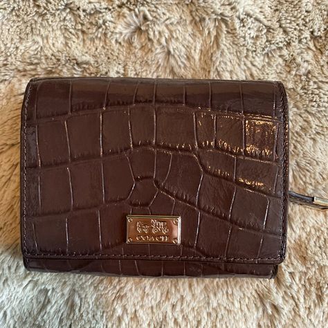 Never Been Used Shinny Gorgeous Grey Brown Color Genuine Leather Size Medium Cheap Wishlist, Louis Vuitton Travel Luggage, Wallet Aesthetic, 21st Birthday Wishes, Lv Multi Pochette, Secret Wallet, Wishlist 2024, Purse Essentials, Neverfull Mm Monogram