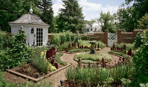 Rustic Barn | Vanderhorn Architects 3 Acre Landscape Ideas, Chippendale Gate, Vanderhorn Architects, Farmhouse Landscape, Colonial Garden, Backyard Farm, Brick Garden, Herb Garden Design, Green Houses