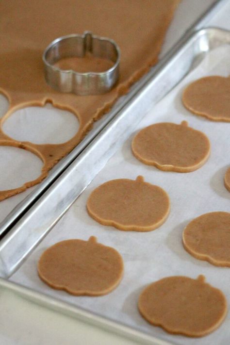 Pumpkin Spice Cut Out Cookie Recipe _ Sweetopia Cut Out Cookie, Cut Out Cookie Recipe, Recipe Pumpkin, Fall Cookies, Fall Treats, Cut Out Cookies, Pumpkin Dessert, Fall Baking, Halloween Cookies