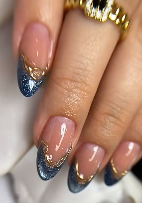 Blue Nails With Tips, Hailey Bieber Nails With Design, Trendy Nails Cat Eye, French Blue Nails Design, Magnetic Nails French Tip, Navy Blue And Brown Nails, Oppenheimer Nails, Colored French Tip With Chrome, Short Structured Manicure