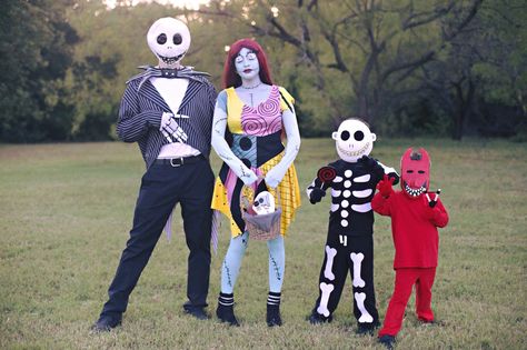 The Nightmare Before Christmas family themed Halloween costumes. Jack Skellington, Sally Skellington, Barrel, Lock. DIY Homemade 3 Kids From Nightmare Before Christmas, Christmas Family Costumes, Disneyland Halloween Party, Disney Family Costumes, Family Themed Halloween Costumes, Christmas Costumes Women, Zero Nightmare Before Christmas, Nightmare Before Christmas Costume, Christmas Party Costume