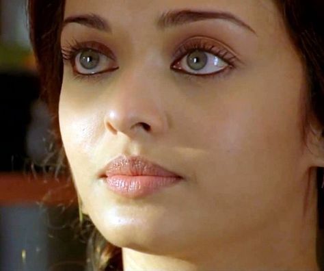 Aishwarya Rai beautiful pics #AishwaryaRai #beautiful #Bollywood #actress Aishwarya Rai Makeup, Aishwarya Rai Pictures, Aishwarya Rai Photo, Beauty Hacks Lips, Aishwarya Rai Bachchan, Beautiful Pics, No Makeup, Aishwarya Rai, Indian Actress Hot Pics