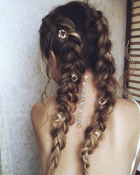 Metallic Body Jewelry + Bejeweled Double Braids - Cosmopolitan.com French Braid Styles, French Braid Ponytail, Beautiful Hair Accessories, Bridesmaid Hair Short, Wedding Hair Inspiration, Boho Braids, Box Braids Hairstyles, French Braid, Luxury Beauty