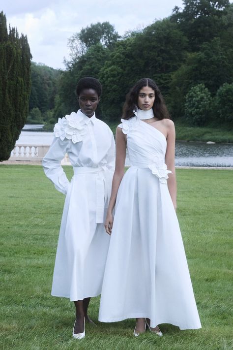 Elie Saab Resort 2025, Elie Saab Ready To Wear, Elie Saab Resort, Elie Saab Dresses, Resort 2025, Minimalist Bride, Custom Clothing, Cotton Poplin Shirt, Poplin Shirt